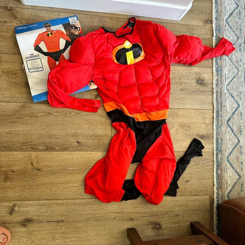Mr. Incredible costume